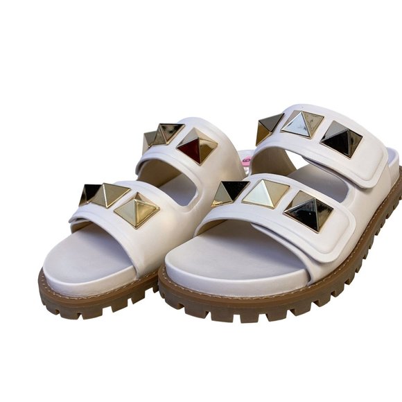 * NEW Michael Kors Stark Slide Leather Gold Pyramid Studs Cream Sandals - Picture 1 of 5